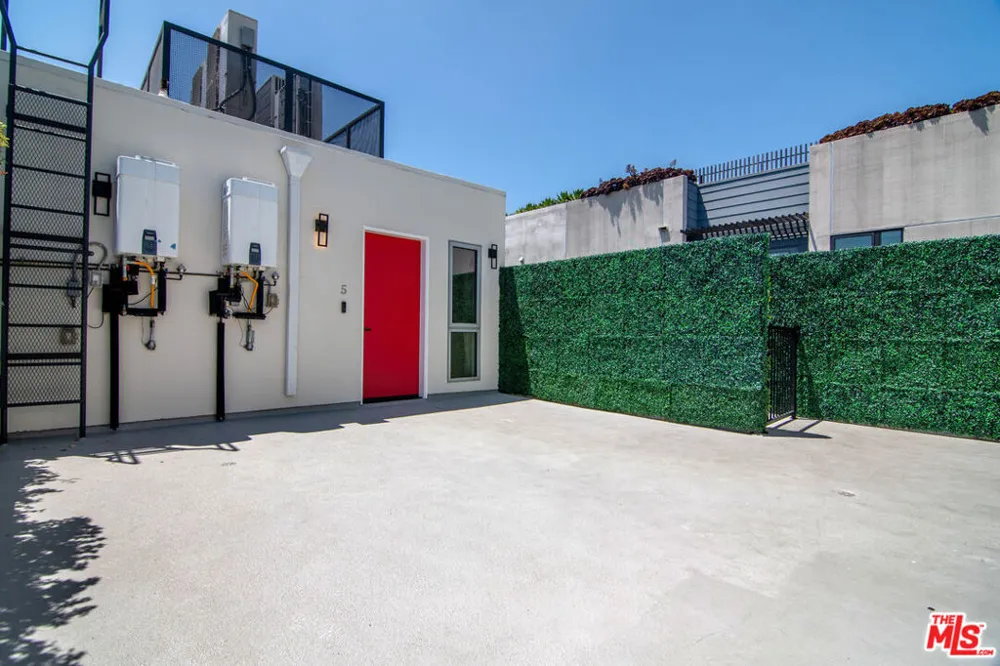 1236 Fairfax Avenue #5 West Hollywood, CA 90046