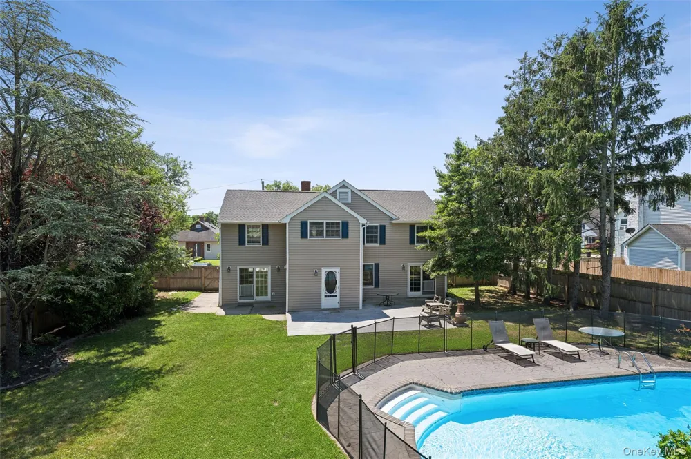 138 Hallock Street Riverhead, NY 11901