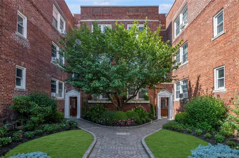 15 Gaynor Avenue #3E