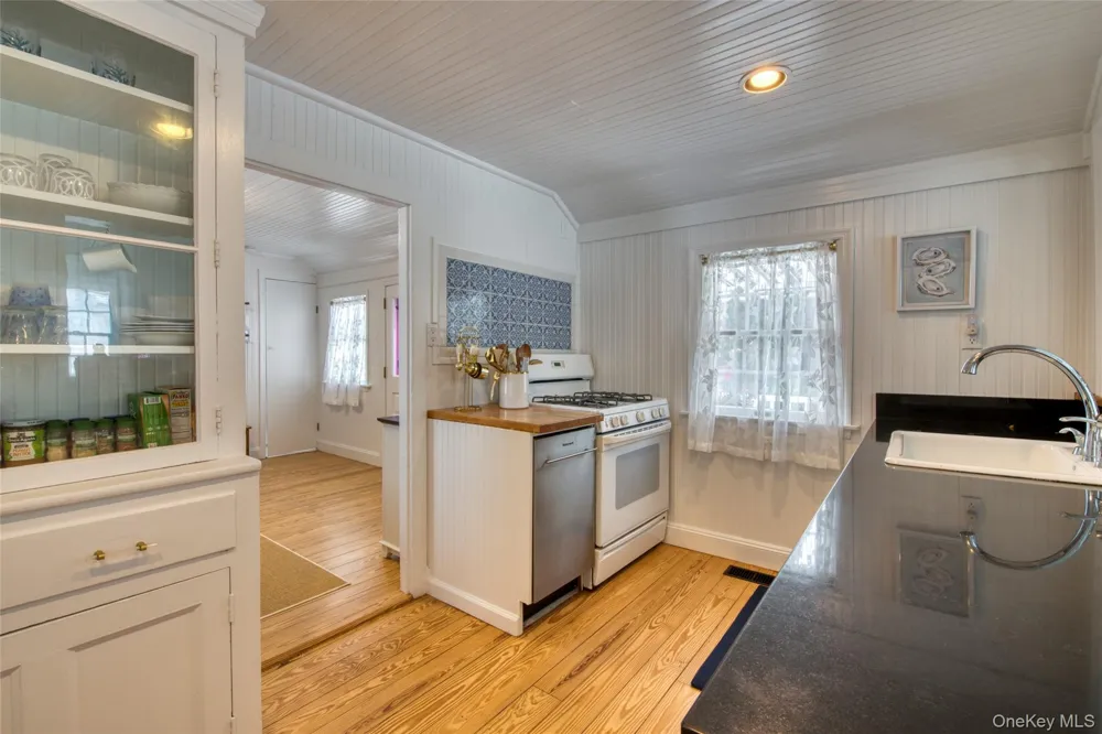 8440 Main Road East Marion, NY 11939