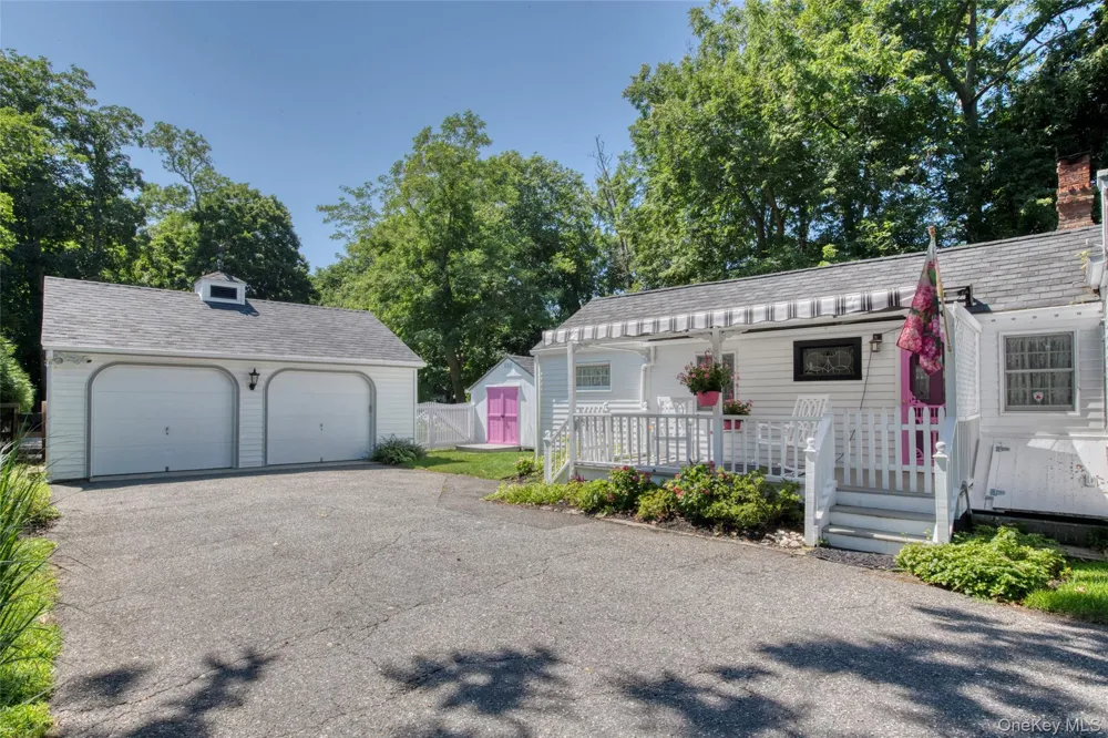 8440 Main Road East Marion, NY 11939