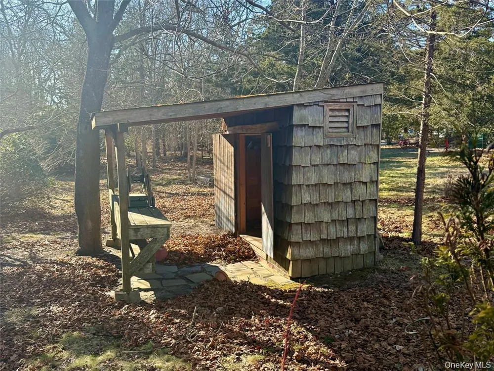 39 Cedar Drive Southampton, NY 11968