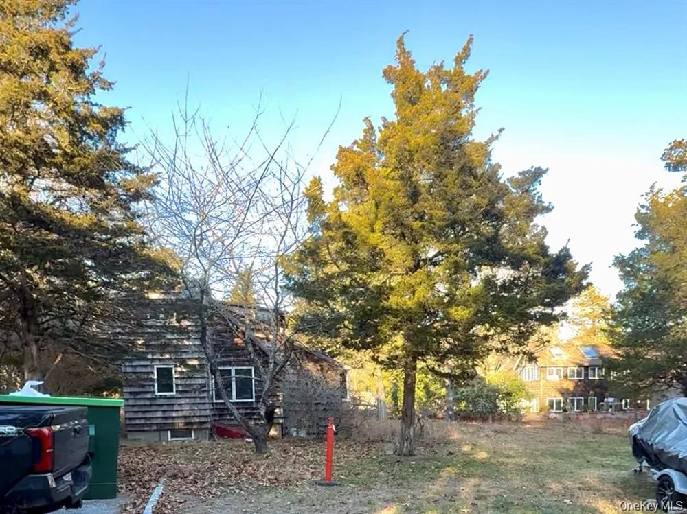 39 Cedar Drive Southampton, NY 11968