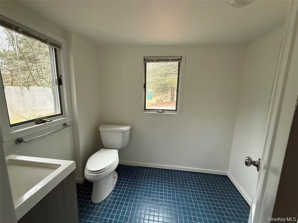 39 Cedar Drive Southampton, NY 11968