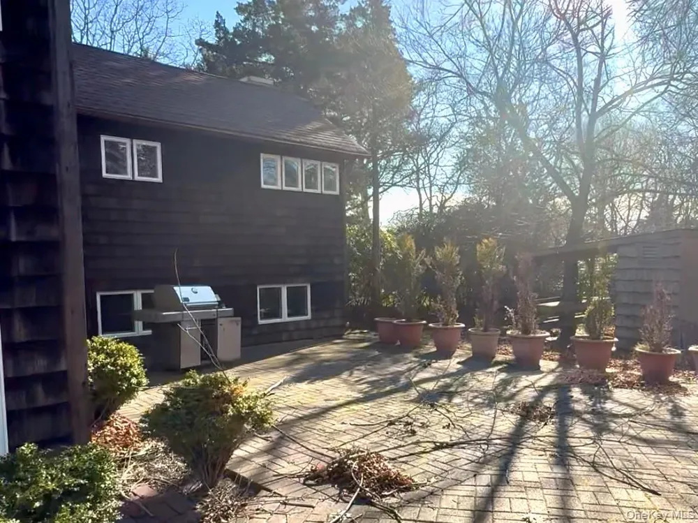39 Cedar Drive Southampton, NY 11968
