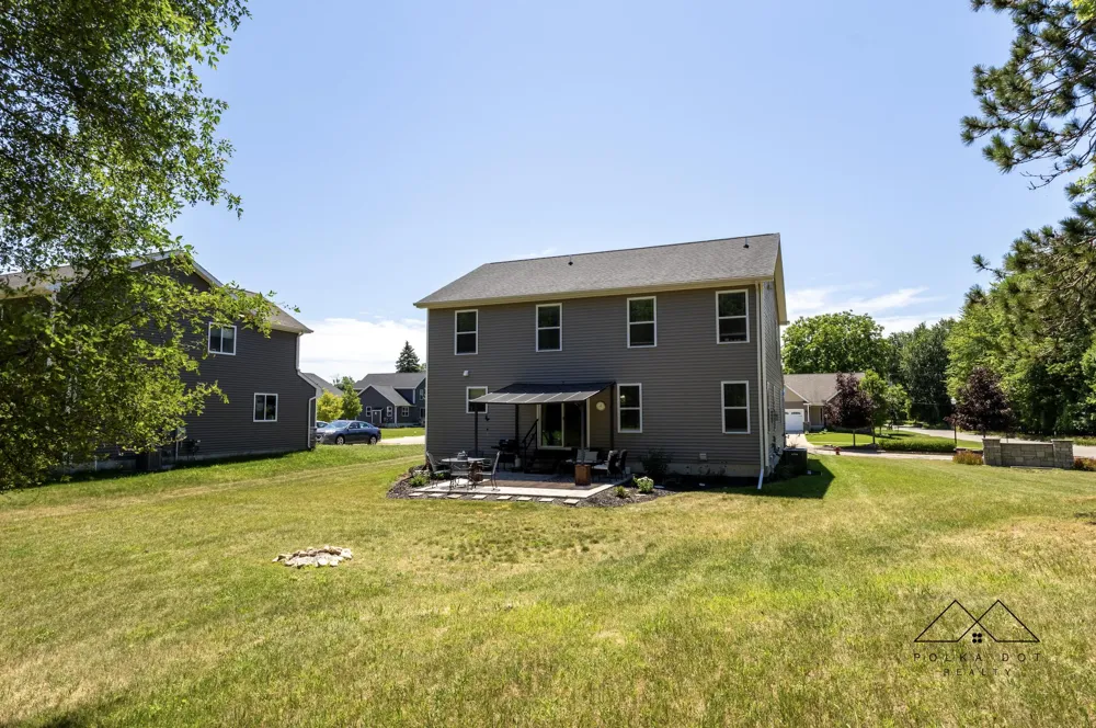 415 Edgewood Pass Fenton, MI 48430