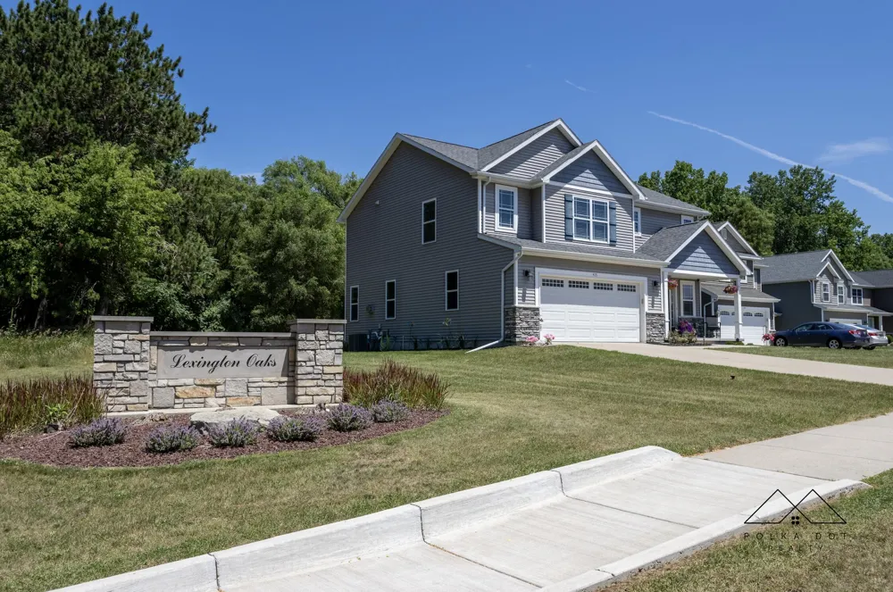 415 Edgewood Pass Fenton, MI 48430