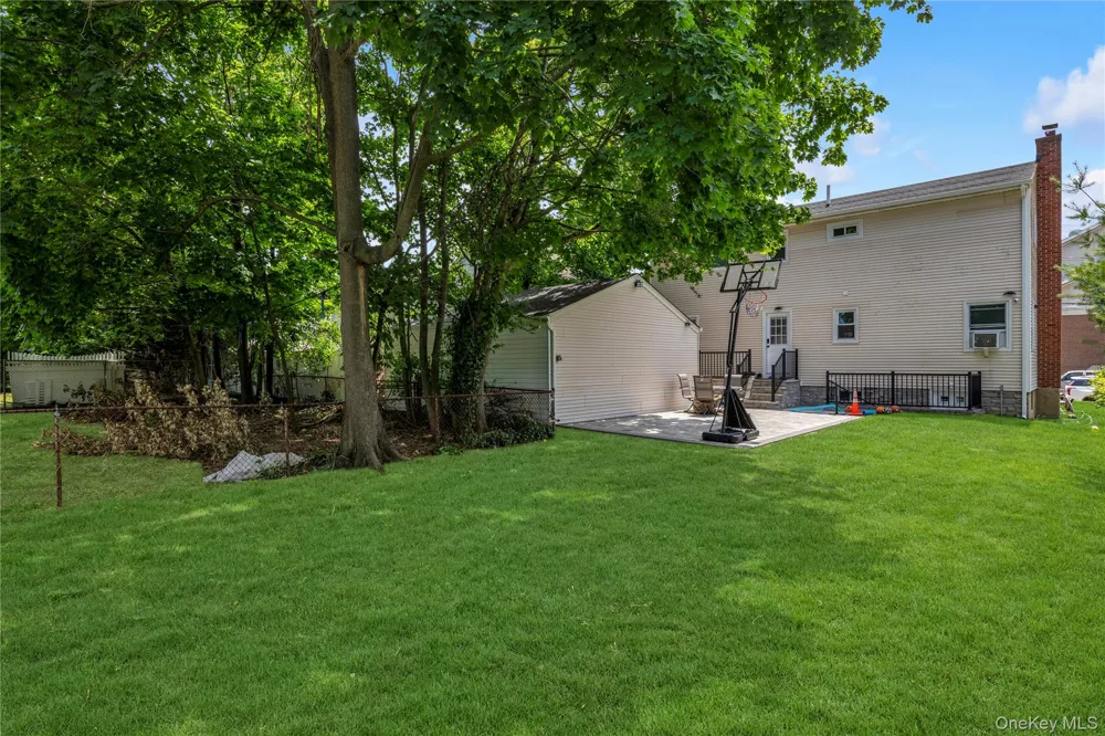 1701 Lexington Avenue Merrick, NY 11566