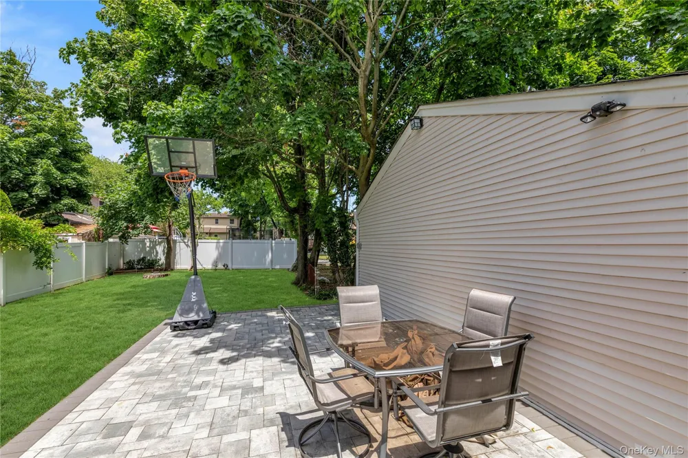 1701 Lexington Avenue Merrick, NY 11566