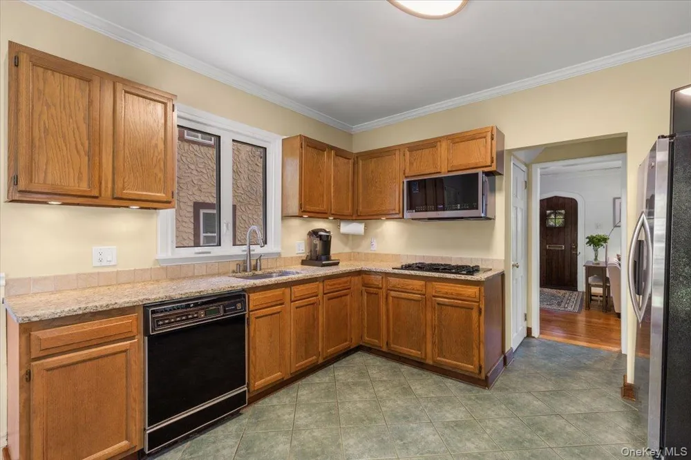 1072 Hunter Avenue Pelham, NY 10803