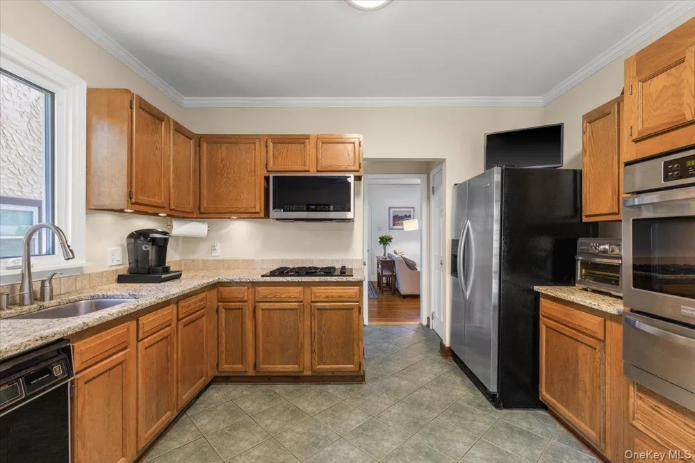 1072 Hunter Avenue Pelham, NY 10803