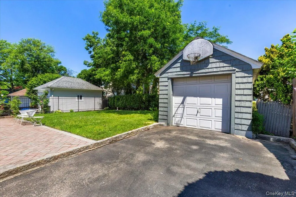1072 Hunter Avenue Pelham, NY 10803