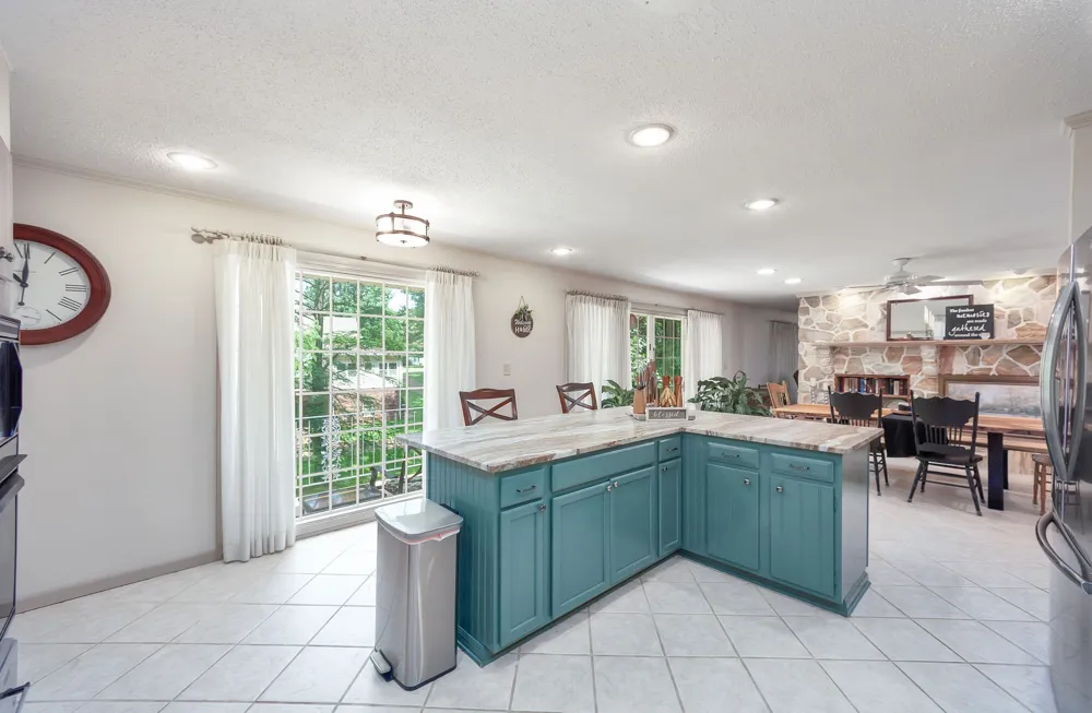 215 Eastern Shores Dr Lexington, TN 38351