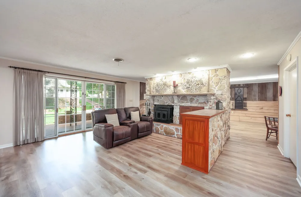 215 Eastern Shores Dr Lexington, TN 38351