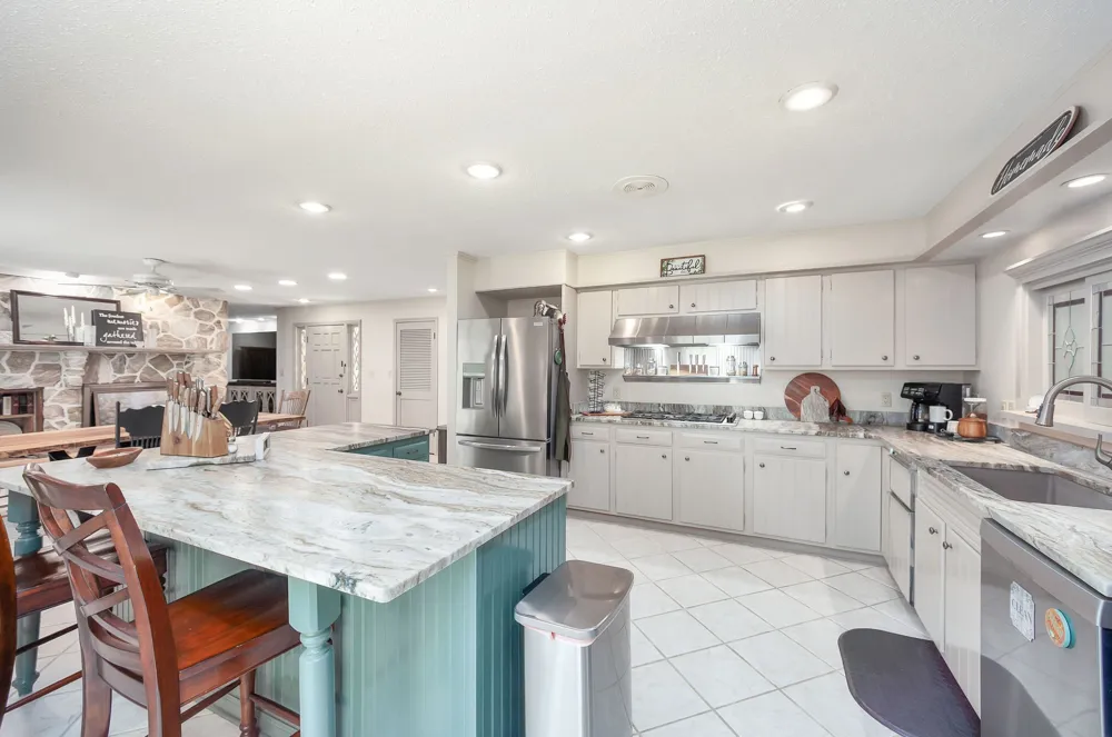 215 Eastern Shores Dr Lexington, TN 38351