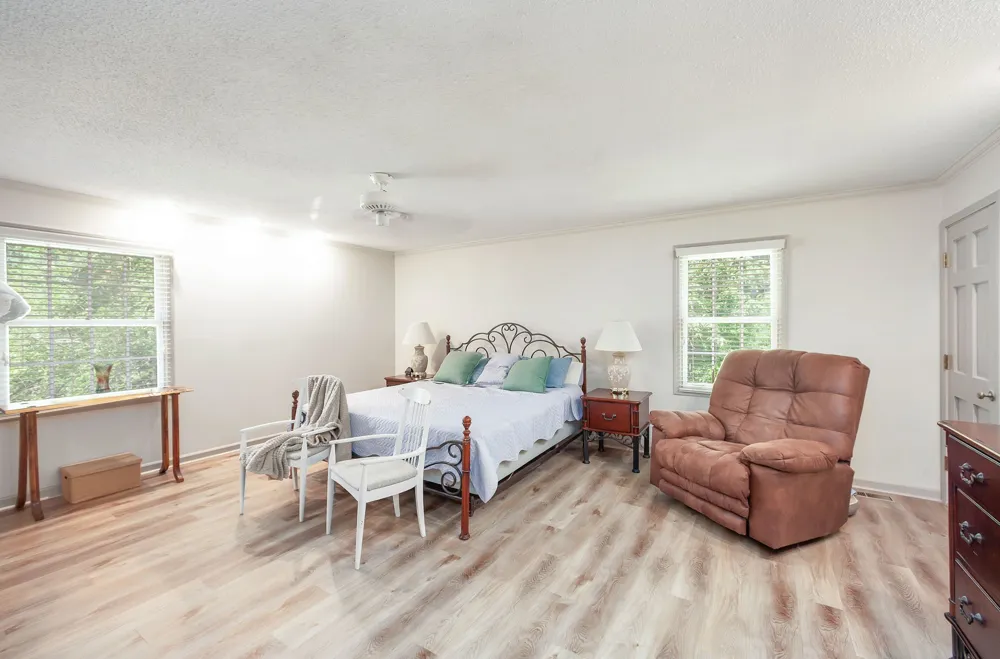 215 Eastern Shores Dr Lexington, TN 38351