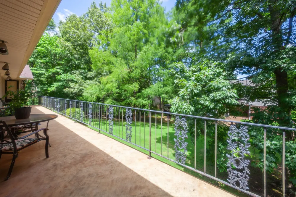 215 Eastern Shores Dr Lexington, TN 38351