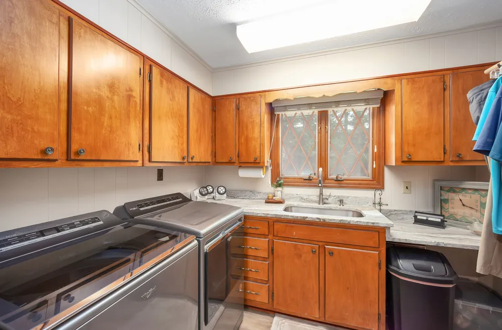 215 Eastern Shores Dr Lexington, TN 38351
