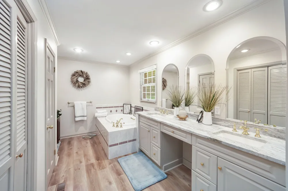 215 Eastern Shores Dr Lexington, TN 38351