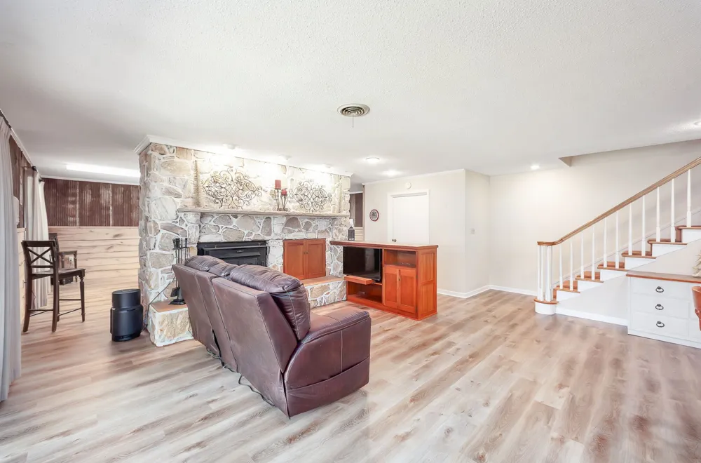 215 Eastern Shores Dr Lexington, TN 38351