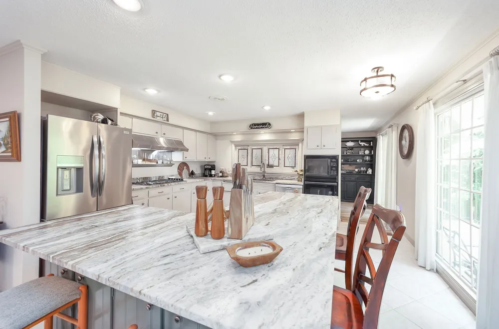 215 Eastern Shores Dr Lexington, TN 38351