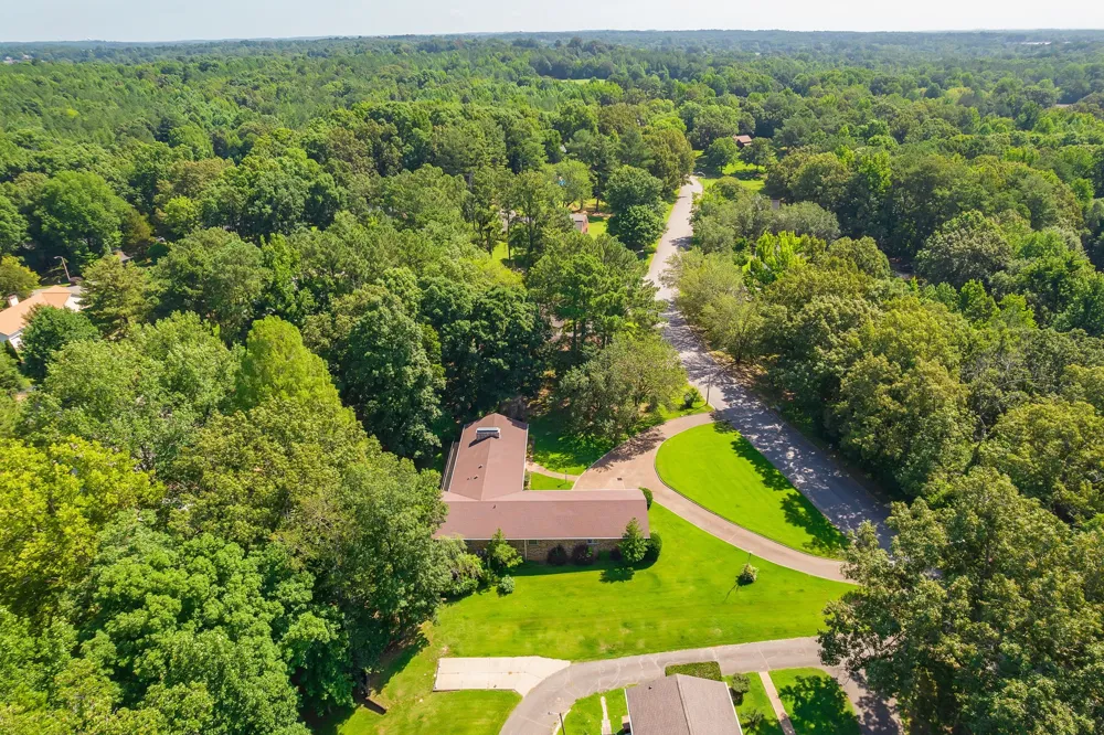 215 Eastern Shores Dr Lexington, TN 38351