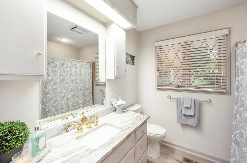 215 Eastern Shores Dr Lexington, TN 38351