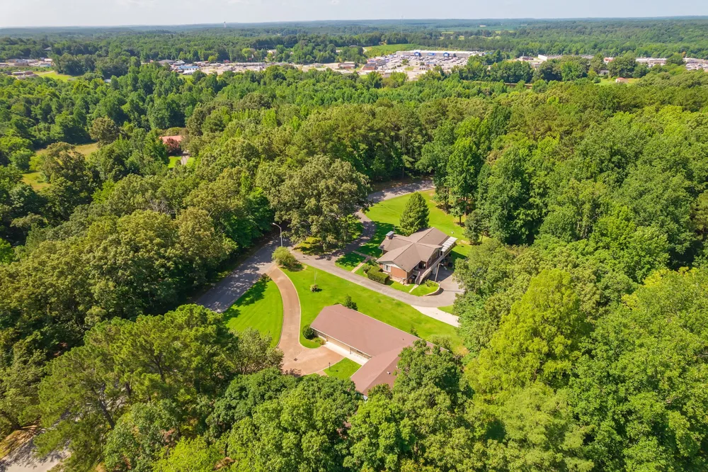215 Eastern Shores Dr Lexington, TN 38351