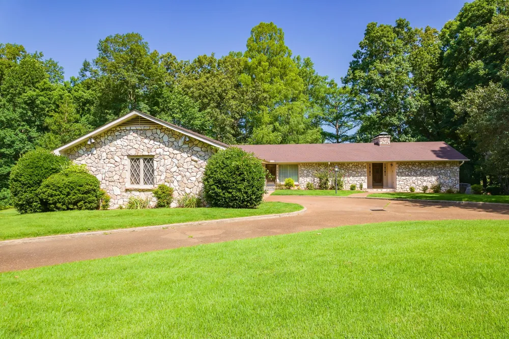 215 Eastern Shores Dr Lexington, TN 38351