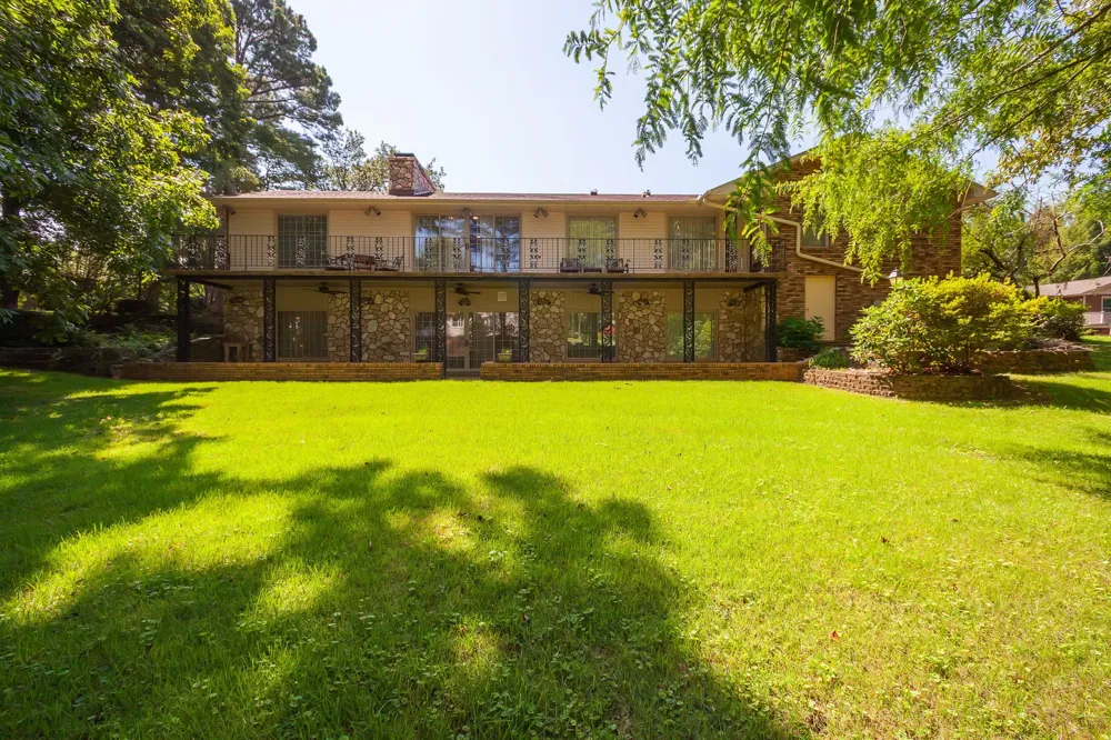 215 Eastern Shores Dr Lexington, TN 38351