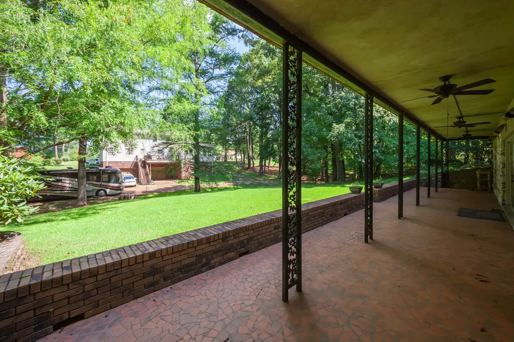 215 Eastern Shores Dr Lexington, TN 38351