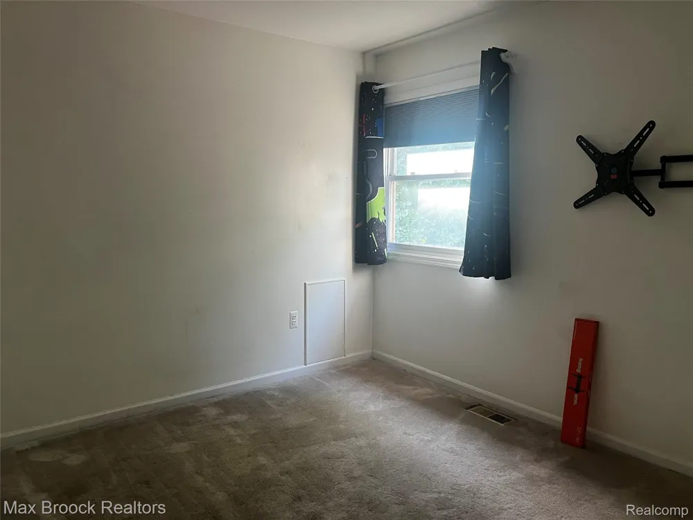 6330 Odessa Drive West Bloomfield Charter Township, MI 48324
