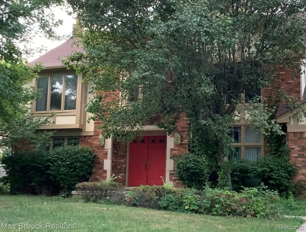 6330 Odessa Drive West Bloomfield Charter Township, MI 48324
