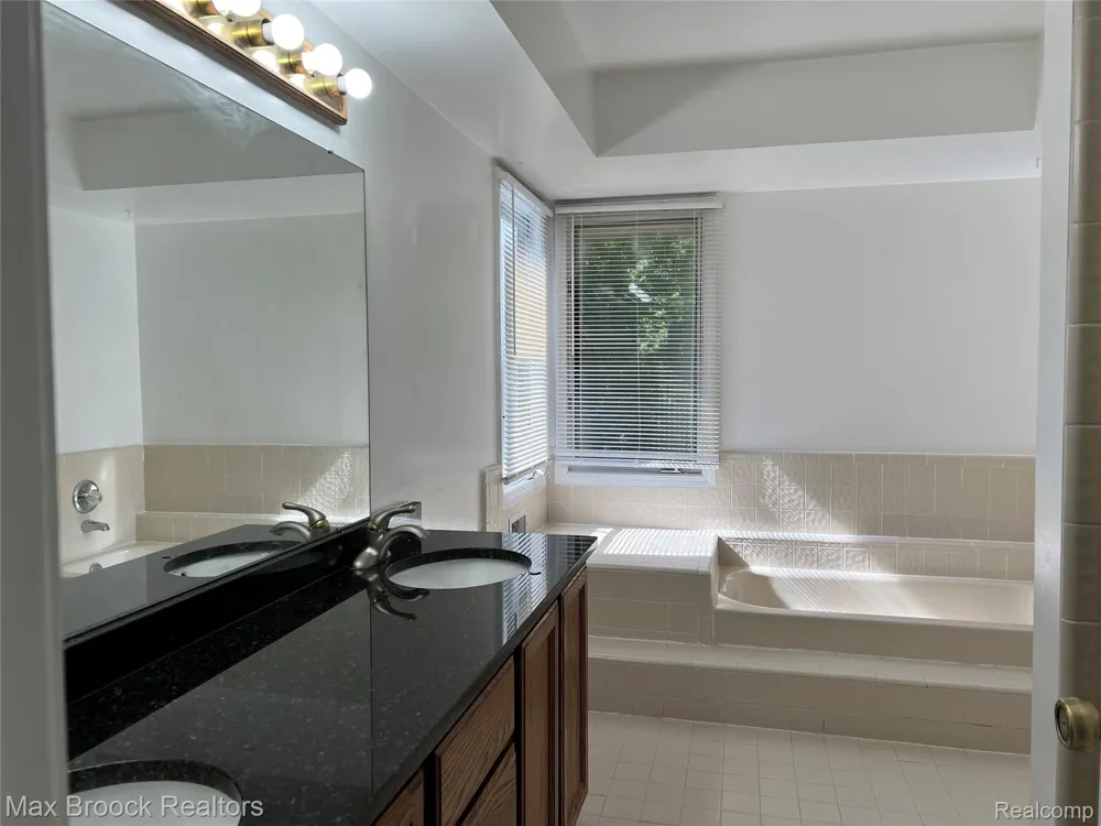 6330 Odessa Drive West Bloomfield Charter Township, MI 48324
