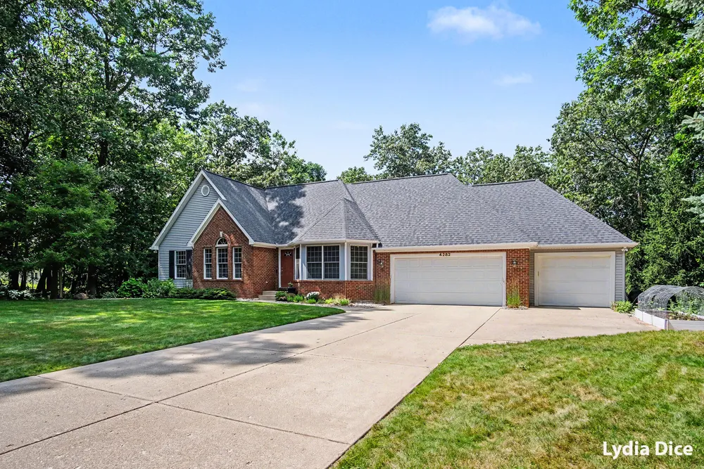 4282 Knapp Valley Court NE Grand Rapids Charter Township, MI 49525