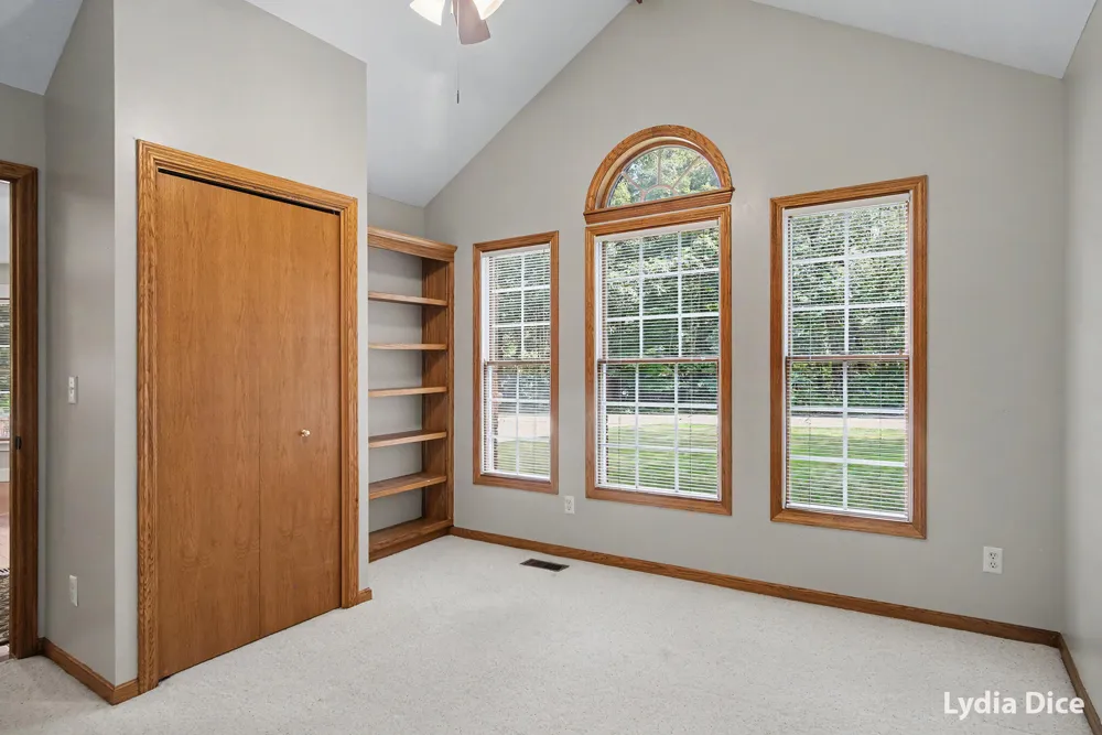 4282 Knapp Valley Court NE Grand Rapids Charter Township, MI 49525