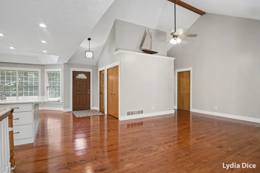 4282 Knapp Valley Court NE Grand Rapids Charter Township, MI 49525
