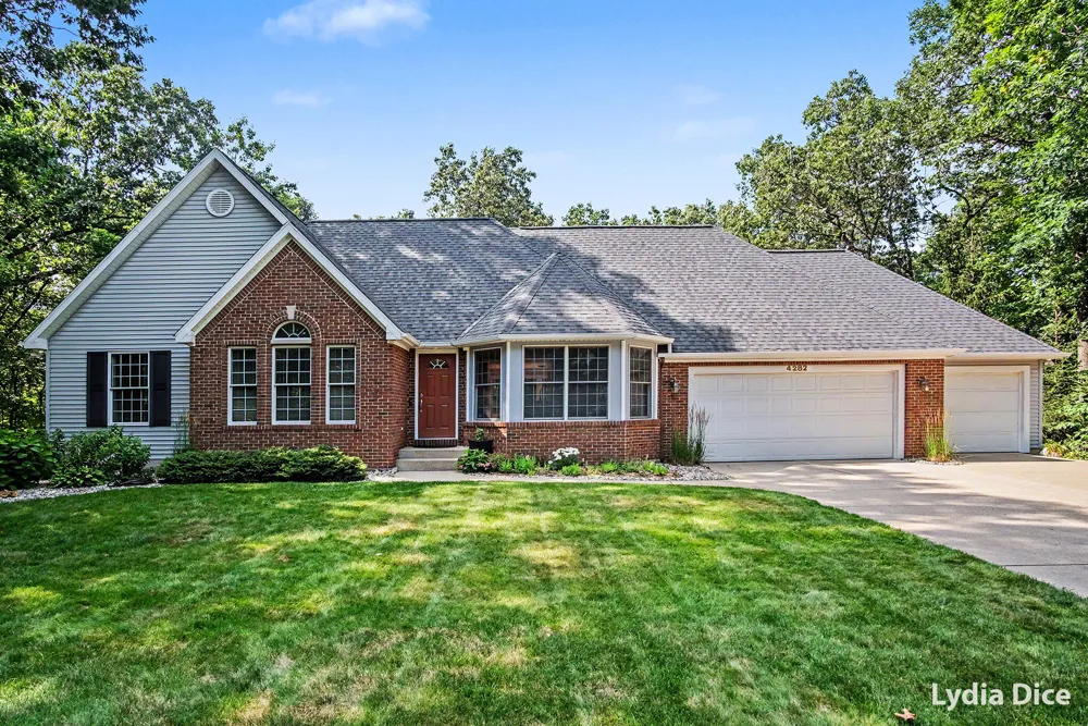 4282 Knapp Valley Court NE Grand Rapids Charter Township, MI 49525