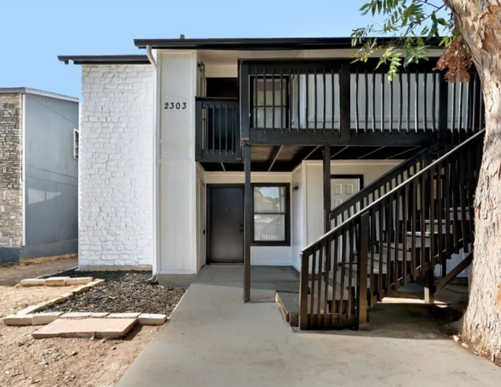 2303 Cedrick Cove #C Austin, TX 78748