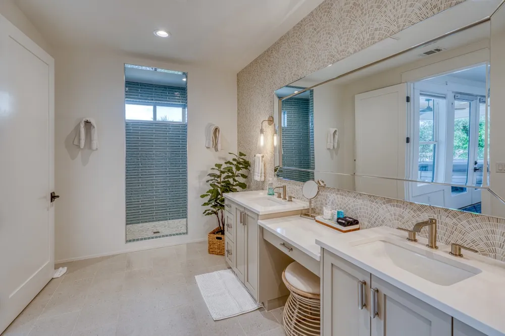 1597 Glen Cove Drive Kingsland, TX 78639