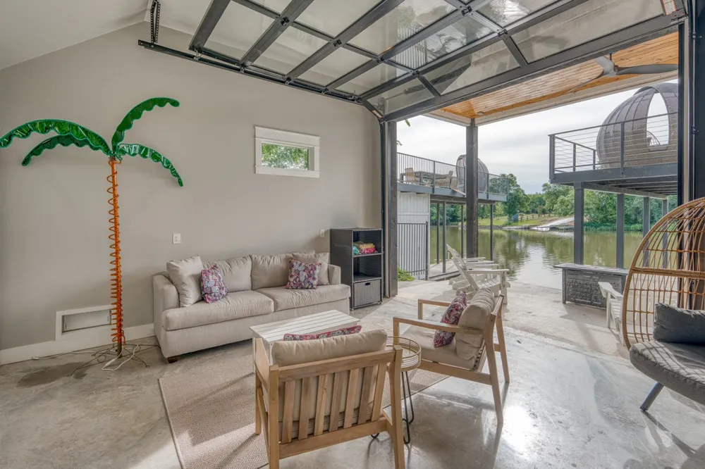 1597 Glen Cove Drive Kingsland, TX 78639