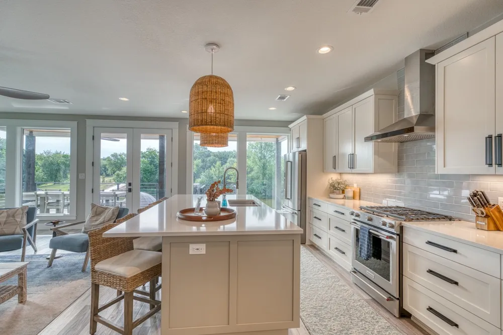 1597 Glen Cove Drive Kingsland, TX 78639