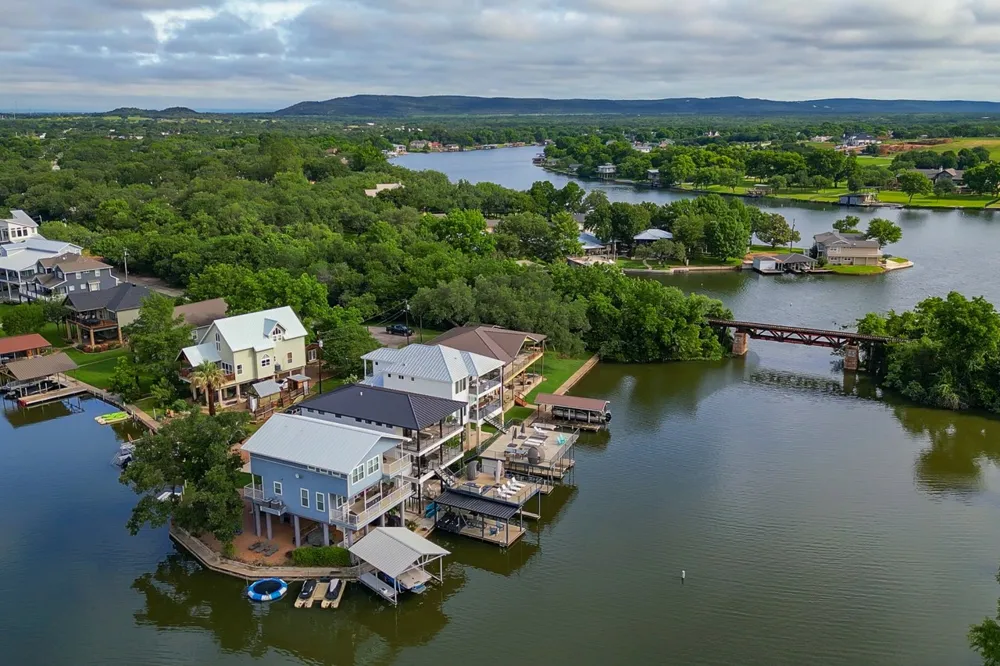 1597 Glen Cove Drive Kingsland, TX 78639