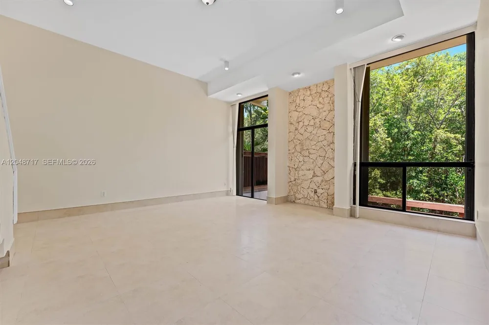 2525 NE 135th St North Miami, FL 33181