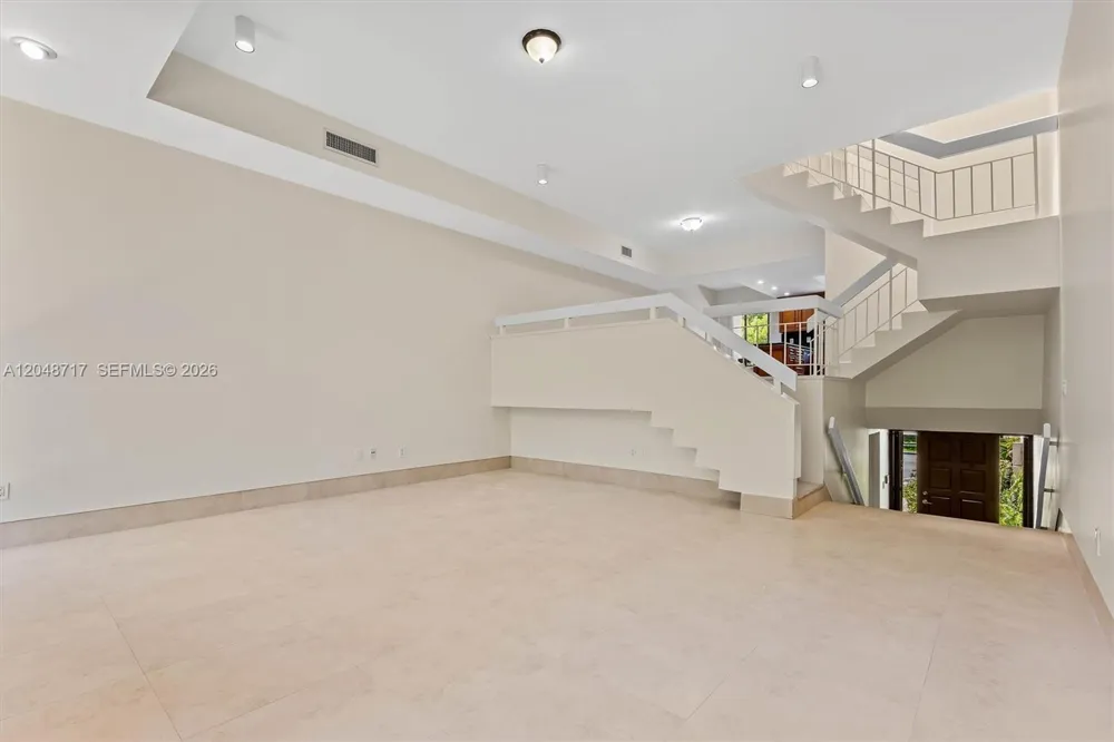 2525 NE 135th St North Miami, FL 33181
