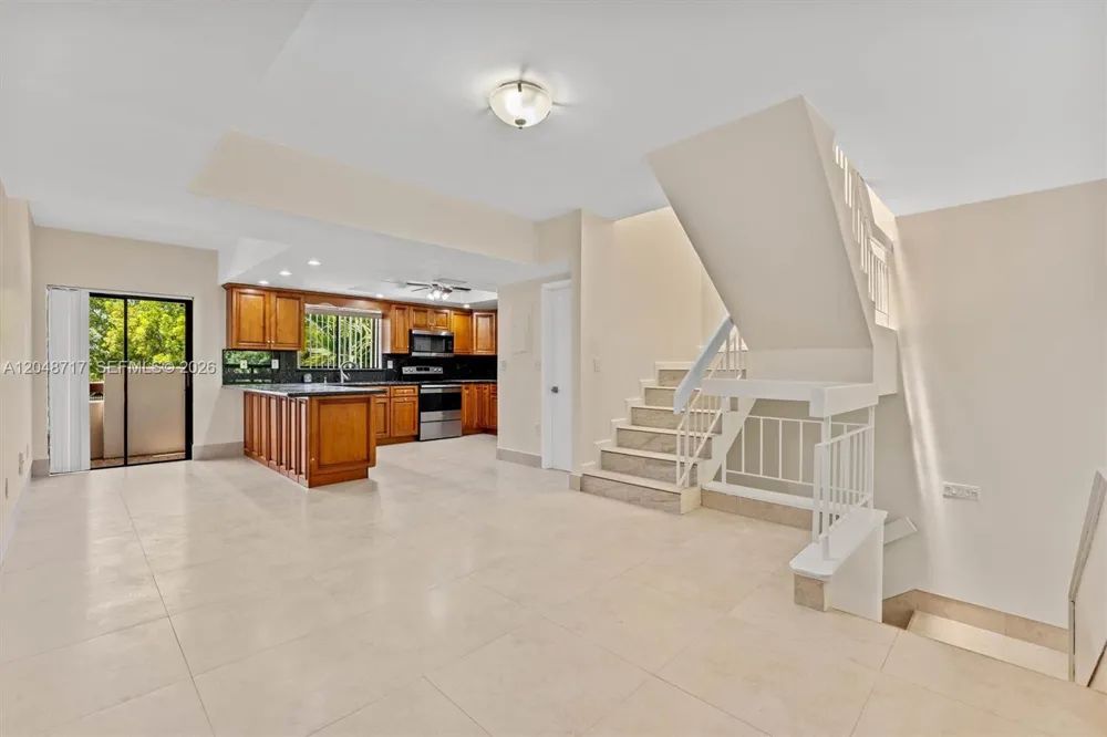 2525 NE 135th St North Miami, FL 33181