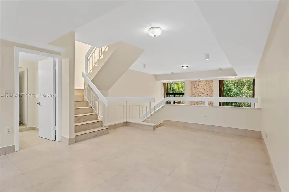2525 NE 135th St North Miami, FL 33181