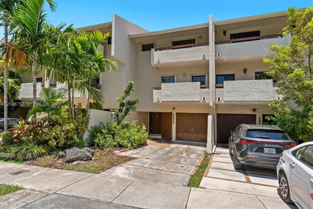 2525 NE 135th St North Miami, FL 33181