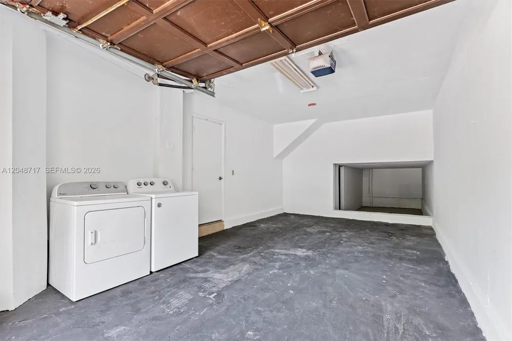 2525 NE 135th St North Miami, FL 33181