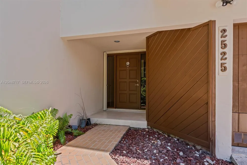 2525 NE 135th St North Miami, FL 33181
